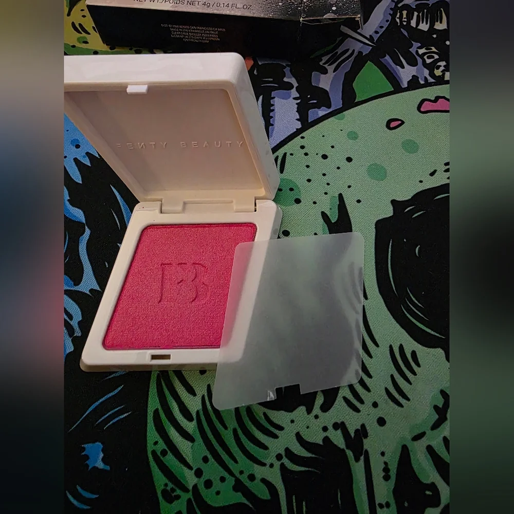 Fenty Beauty Suede Powder Blush in Bubblebands - Picture 5 of 5